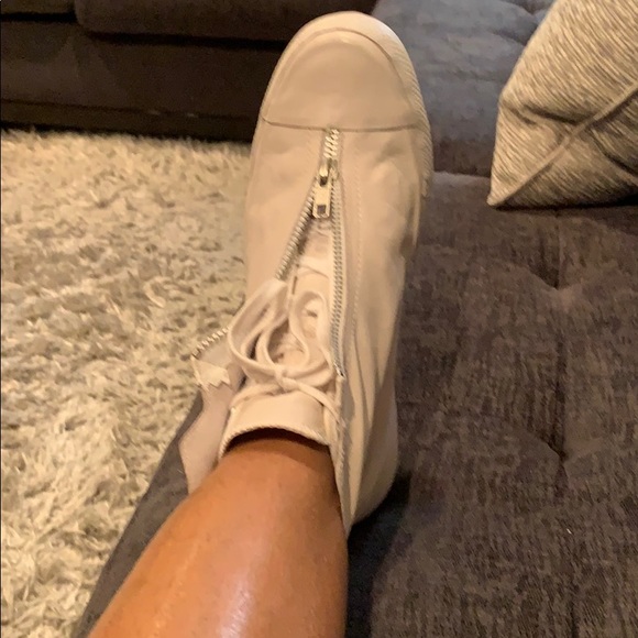 Converse - Picture 3 of 6